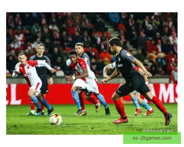 安德烈中场防守坚如磐石力保球队在解放者杯决赛不败战绩