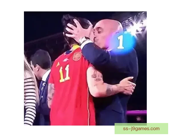 强吻女足球员引爆舆论风暴西班牙足协前主席卢比亚莱斯辞职陷诉讼